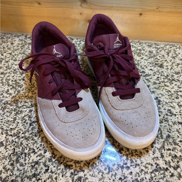 Kids Size 6.5Y Jordan Series SE Sneakers in Burgundy and Tan - Picture 1 of 15
